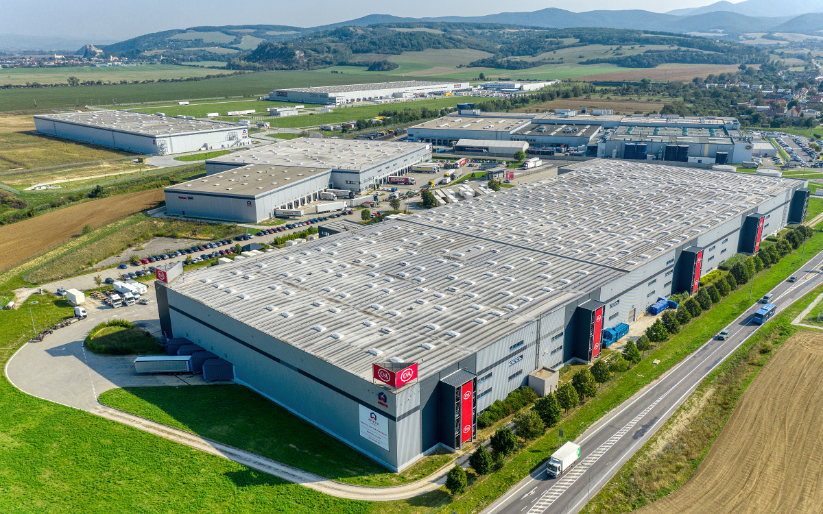 The Europe-wide distribution center of the C&A chain will remain in Arete Park Nové Mesto at least for the next six years