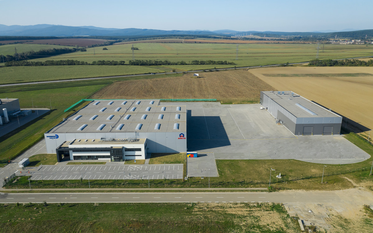 Skupina ARETE zkolaudovala výrobní haly v Uherském Hradišti a Košicích, investice dosáhly téměř 20 milionů EUR
